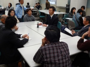 分科会では卒業生の皆さんが、自らのお仕事の状況を紹介しながら交流を深めていらっしゃいました。